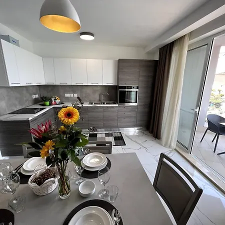 Apartment Xemxija 2bed Seafront - Fl 1 By Homely St. Paul's Bay